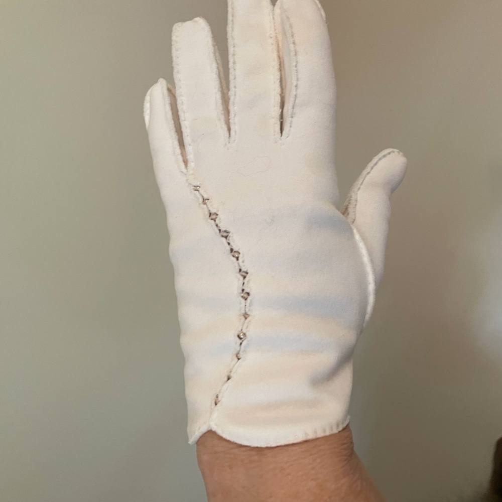 Vintage 60s white cotton gloves with pearl accents, size S-M
